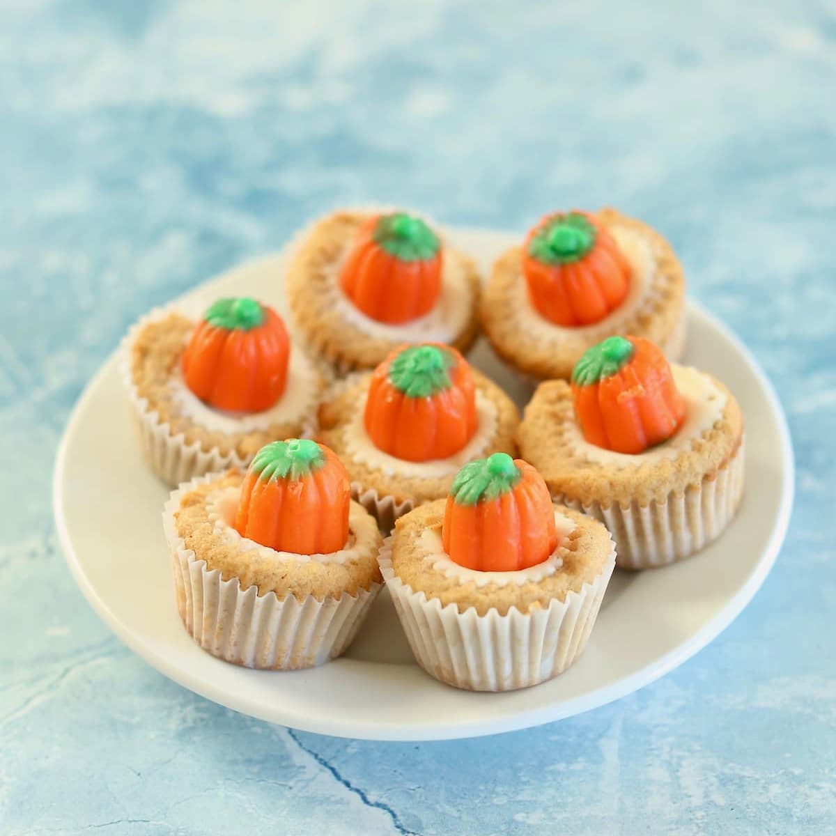 Cute And Easy Mini Halloween Cupcakes Studio Delicious   Mini Halloween Cupcakes 333sq 